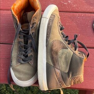 Nike Men's Sneakers in Brown and Orange